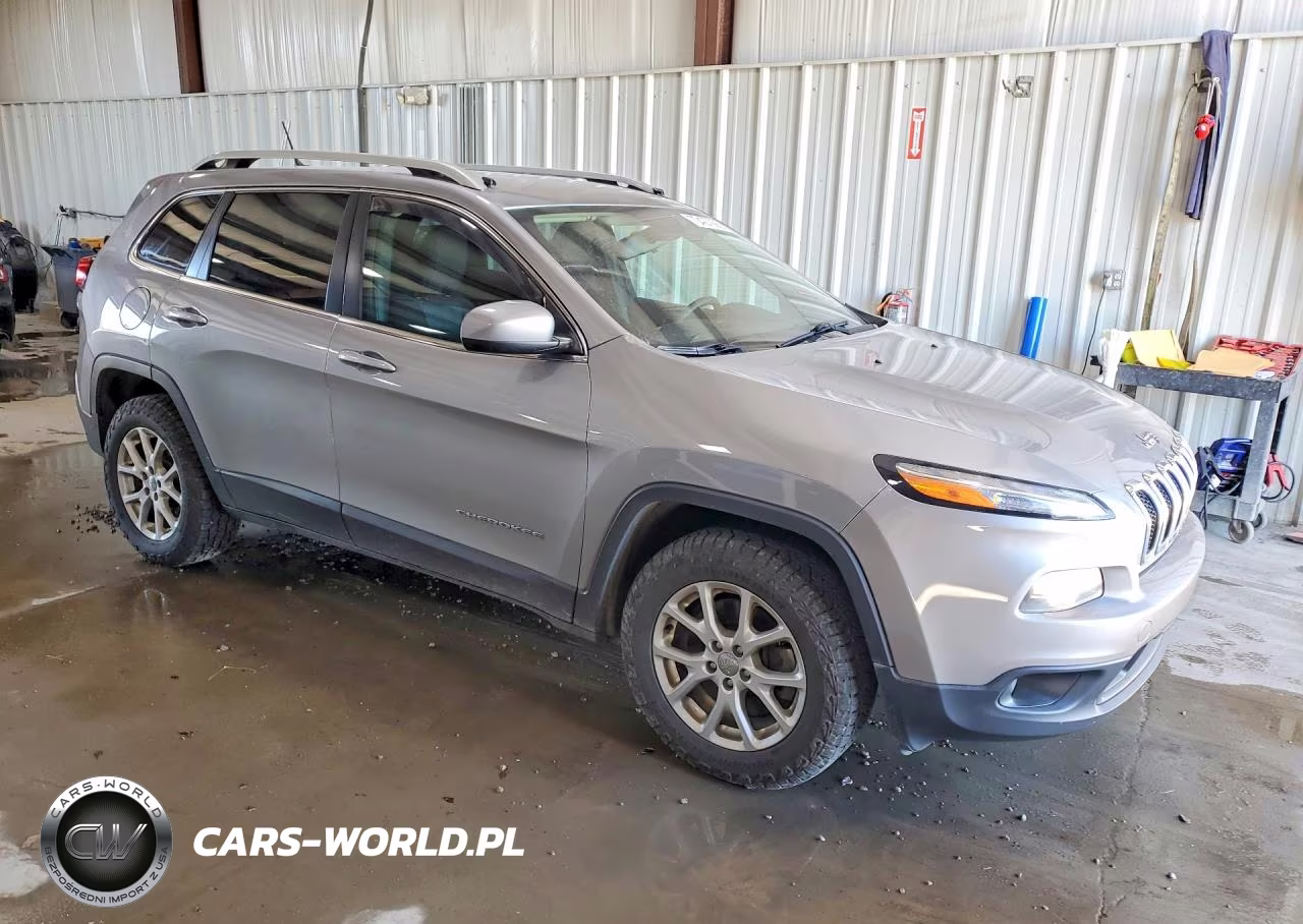 2015 Jeep Cherokee Latitude VIN:1C4PJMCS8FW577011 - 4