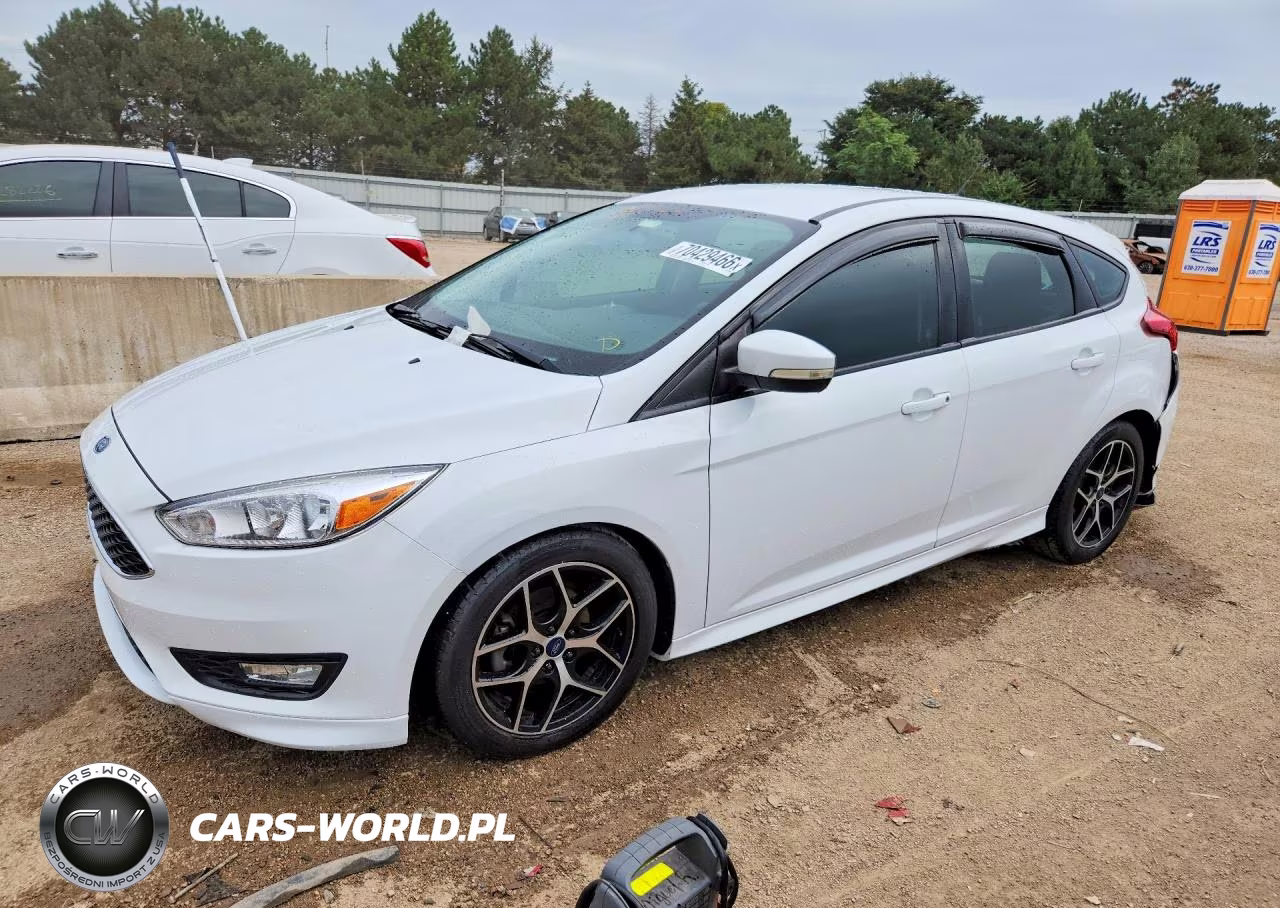 2016 Ford Focus Se VIN:1FADP3K2XGL229121 - 1