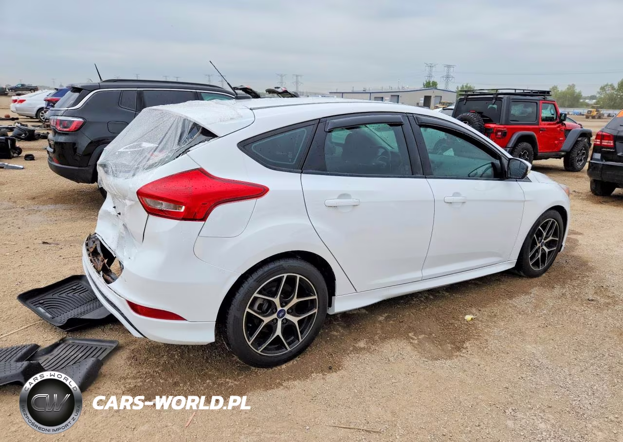 2016 Ford Focus Se VIN:1FADP3K2XGL229121 - 3