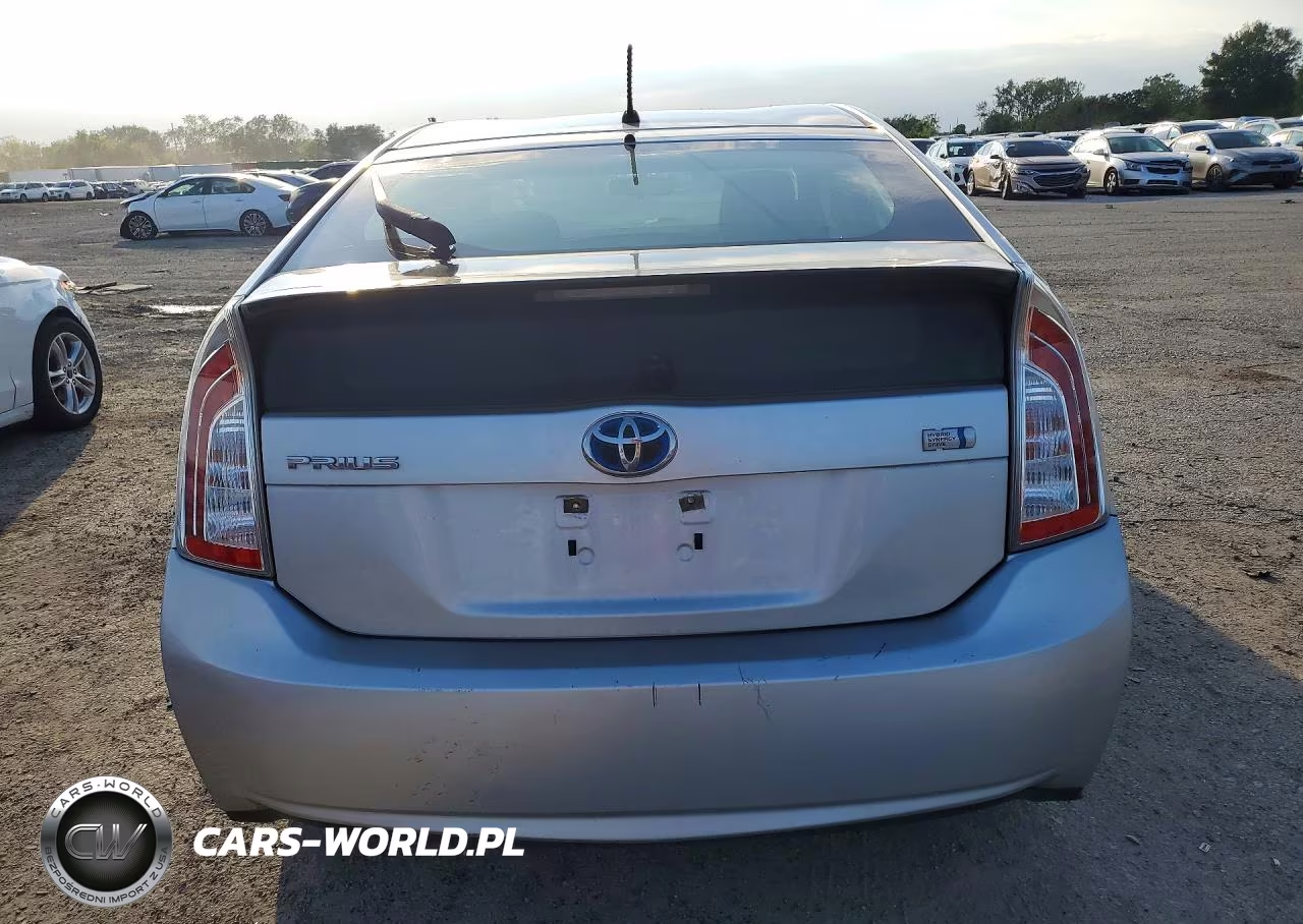 2014 Toyota Prius Two VIN:JTDKN3DU4E1774245 - 6