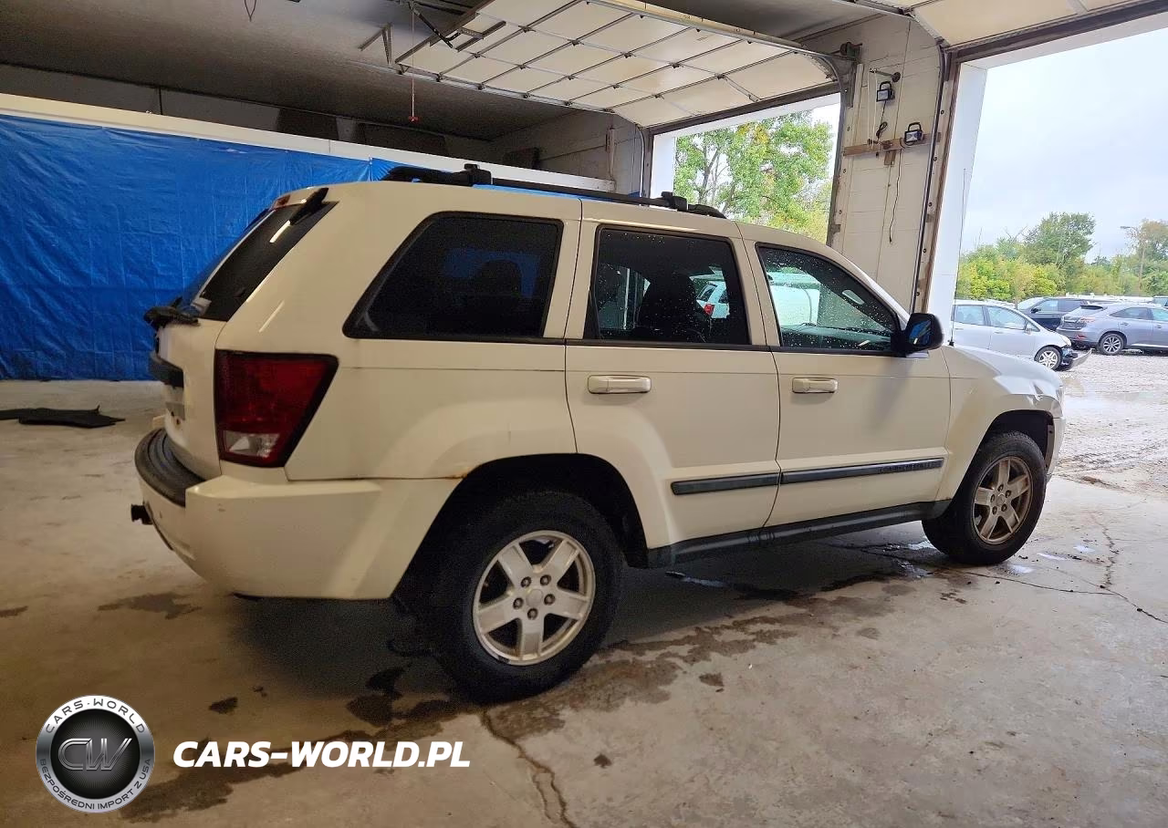 2007 Jeep Grand Cherokee Laredo VIN:1J8GR48KX7C692089 - 3
