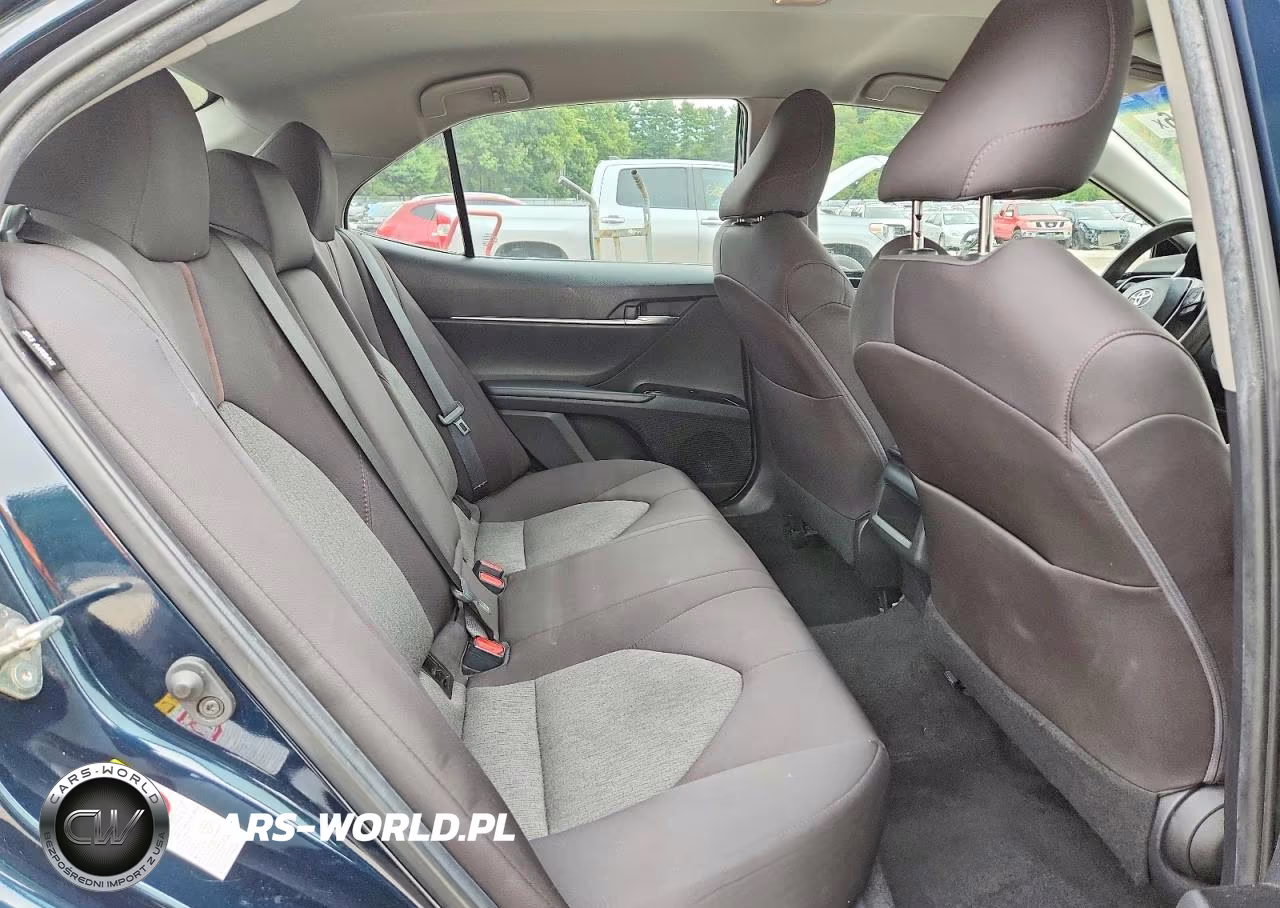 2019 Toyota Camry Le VIN:4T1B11HK4KU731684 - 10