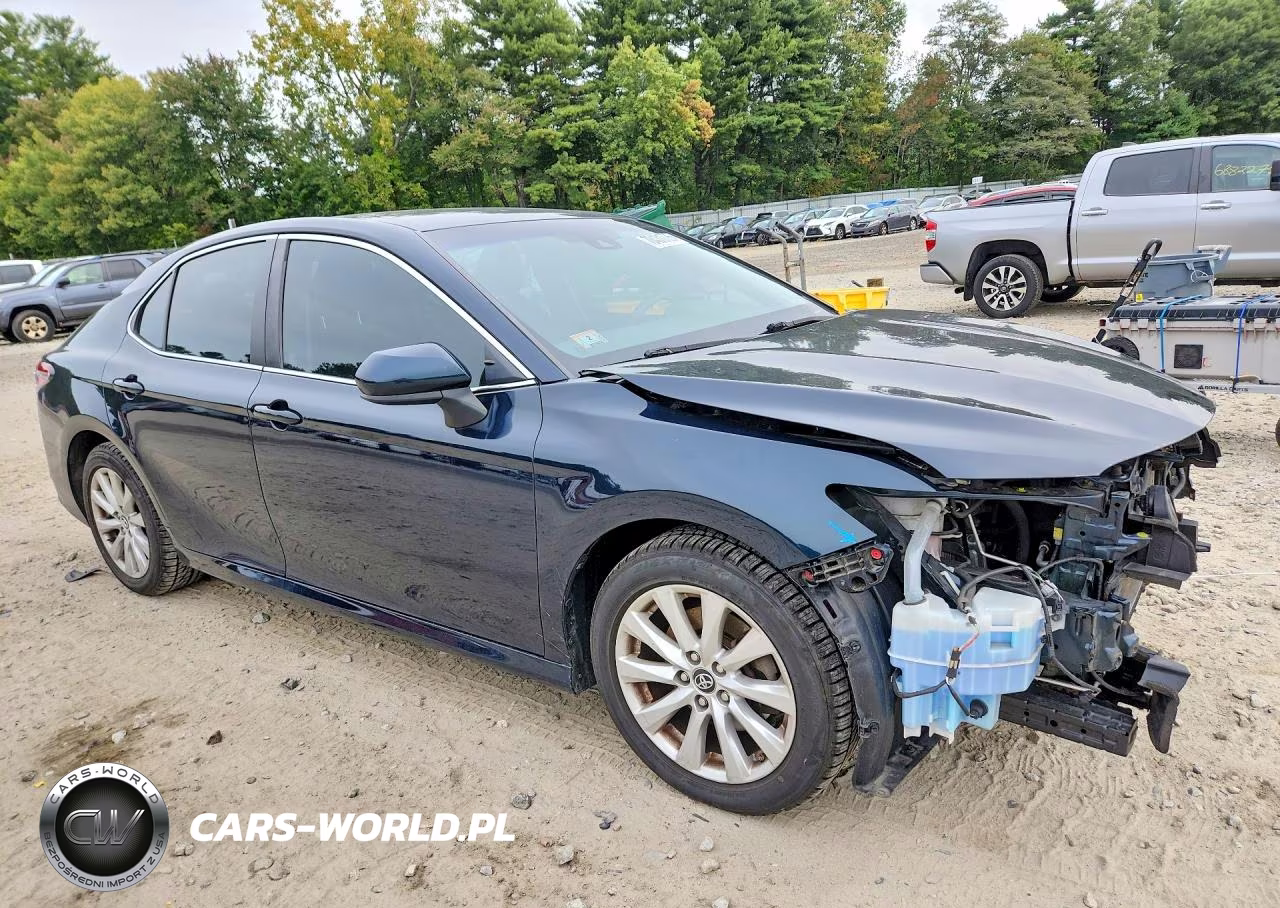 2019 Toyota Camry Le VIN:4T1B11HK4KU731684 - 4