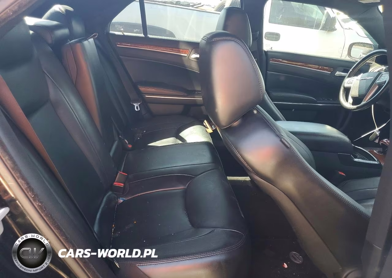 2014 Chrysler 300 VIN:2C3CCAAG4EH382739 - 10