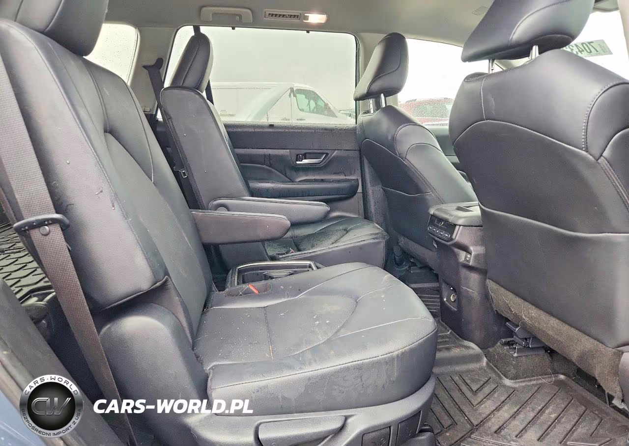 2025 Toyota Grand Highlander Xle VIN:5TDAAAB59SS083900 - 10