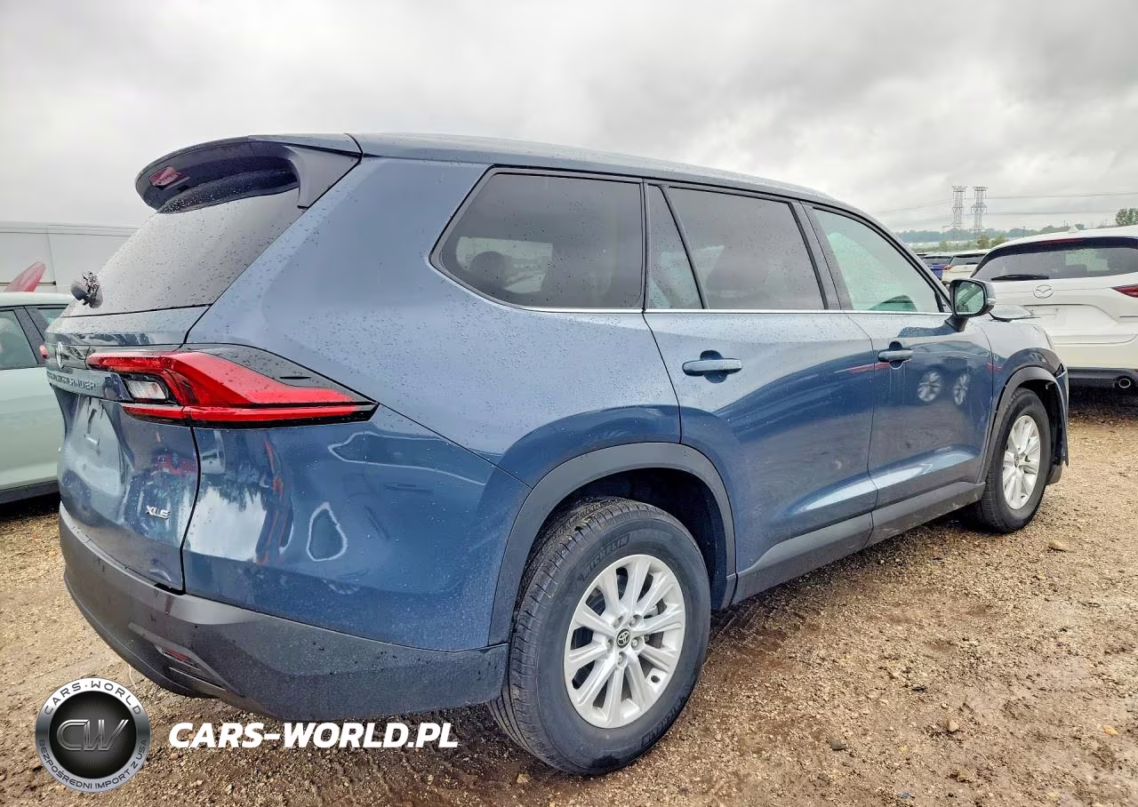 2025 Toyota Grand Highlander Xle VIN:5TDAAAB59SS083900 - 3