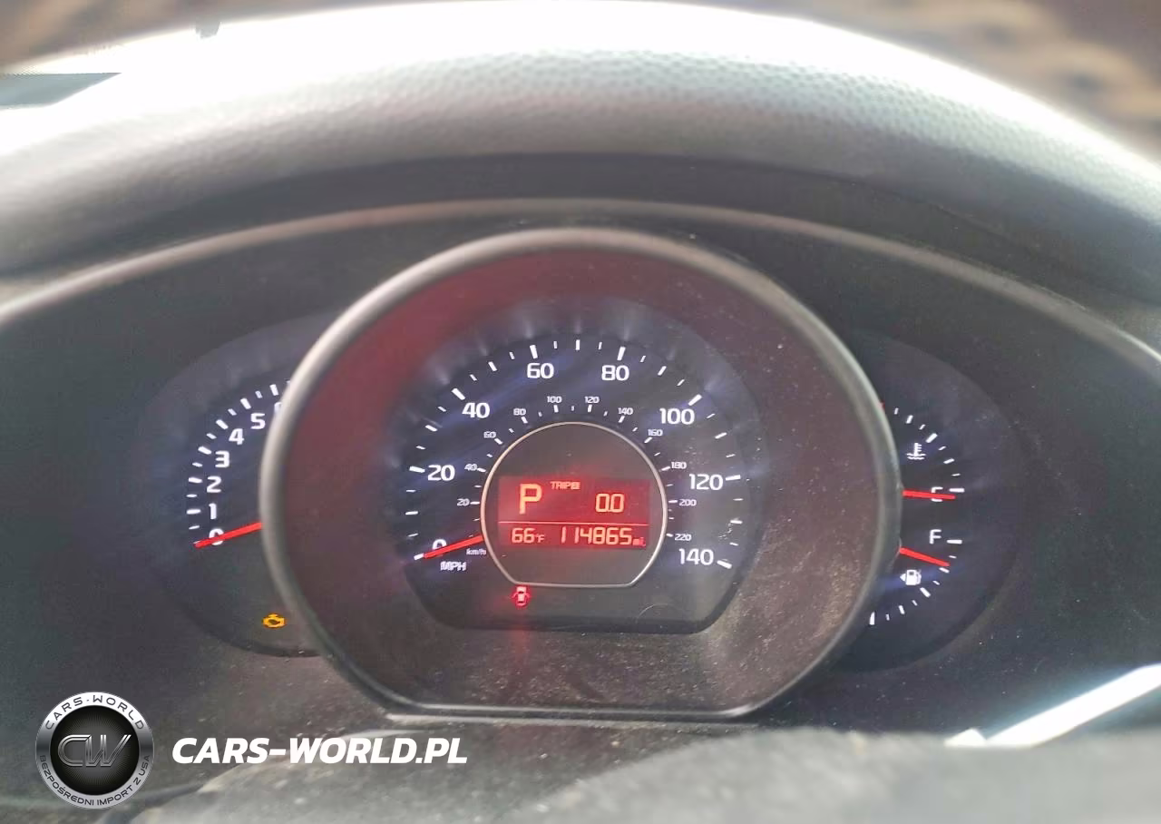 2016 Kia Soul + VIN:KNDJP3A51G7296157 - 9