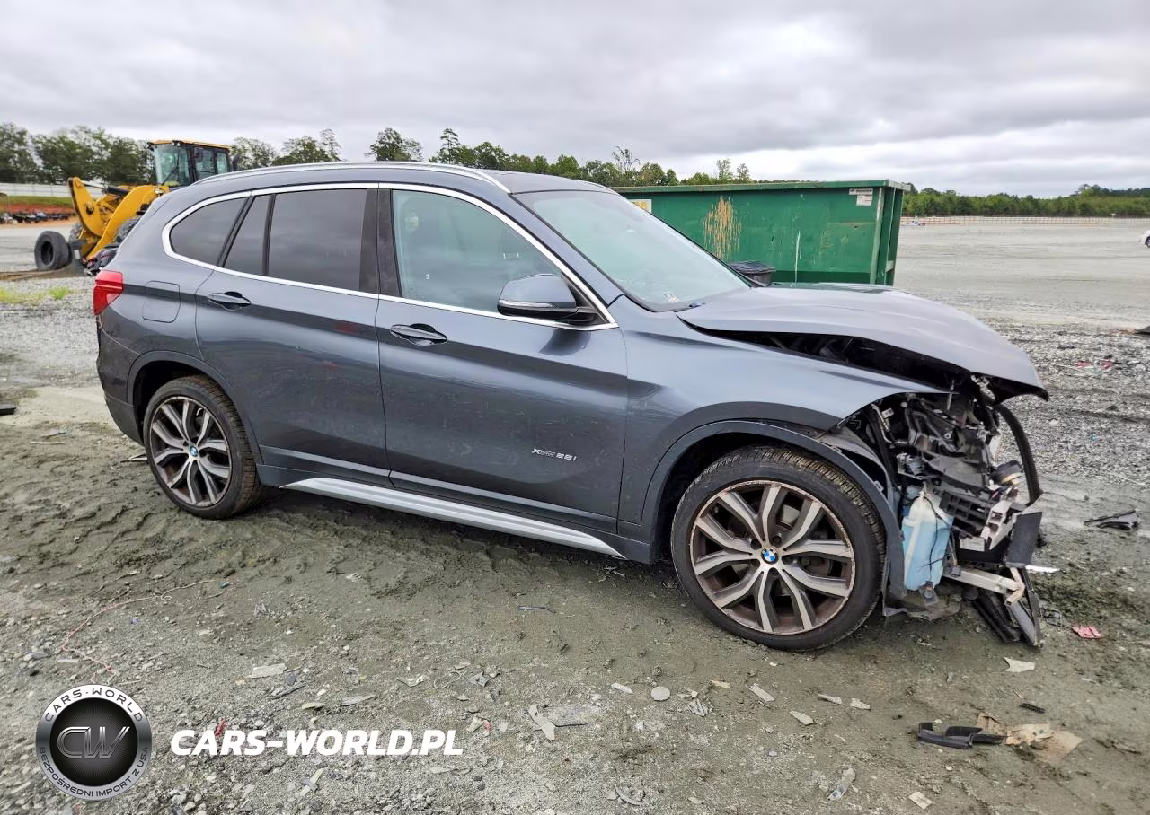2018 BMW X1 xDrive28I VIN:WBXHT3C30J5K28704 - 4