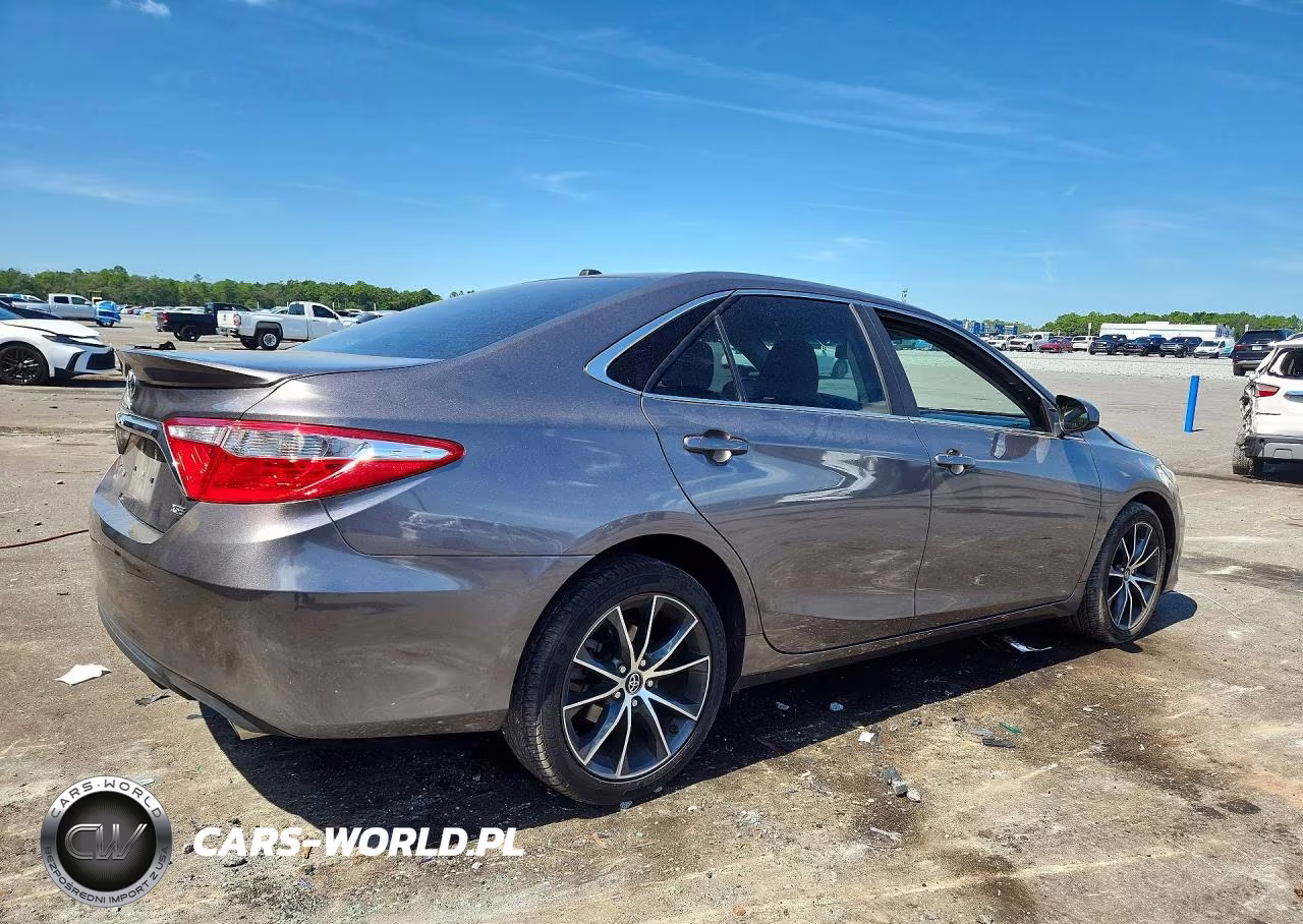 2016 Toyota Camry Xse VIN:4T1BF1FK8GU266726 - 3