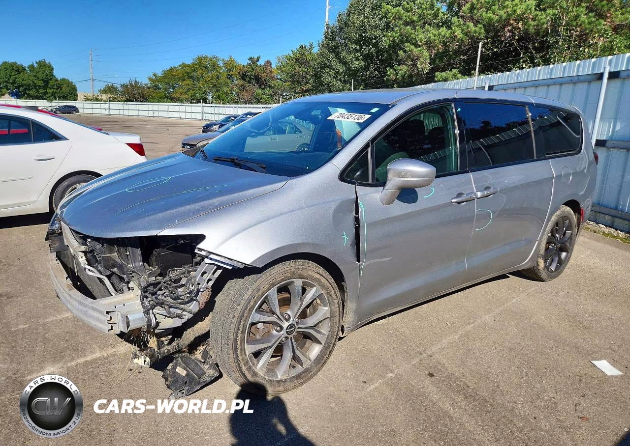 2019 Chrysler Pacifica Touring Plus VIN:2C4RC1FG1KR681402 - 1