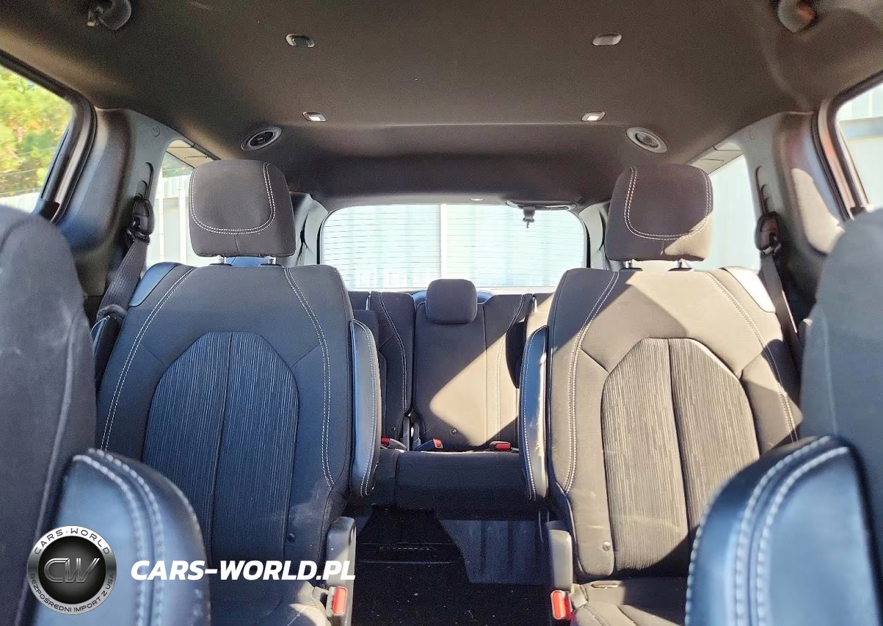 2019 Chrysler Pacifica Touring Plus VIN:2C4RC1FG1KR681402 - 10