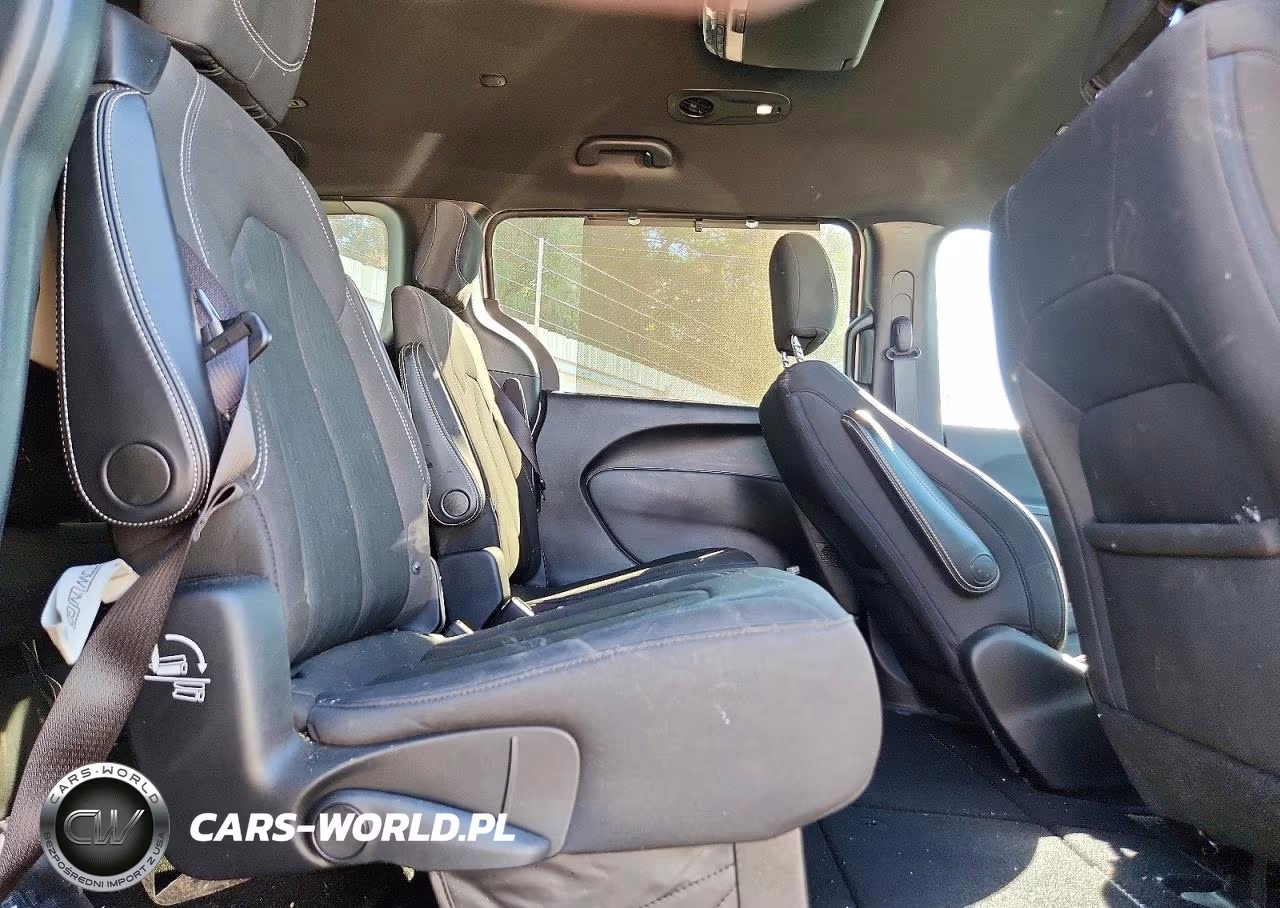 2019 Chrysler Pacifica Touring Plus VIN:2C4RC1FG1KR681402 - 11