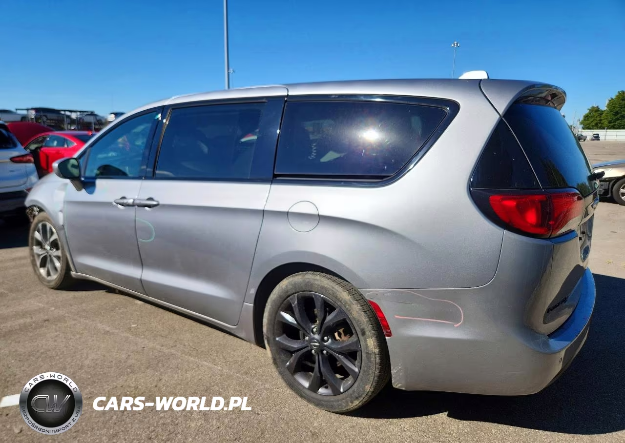 2019 Chrysler Pacifica Touring Plus VIN:2C4RC1FG1KR681402 - 2