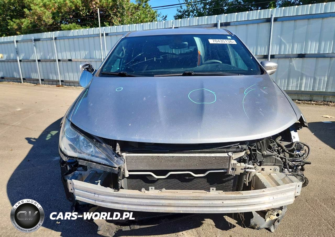 2019 Chrysler Pacifica Touring Plus VIN:2C4RC1FG1KR681402 - 5