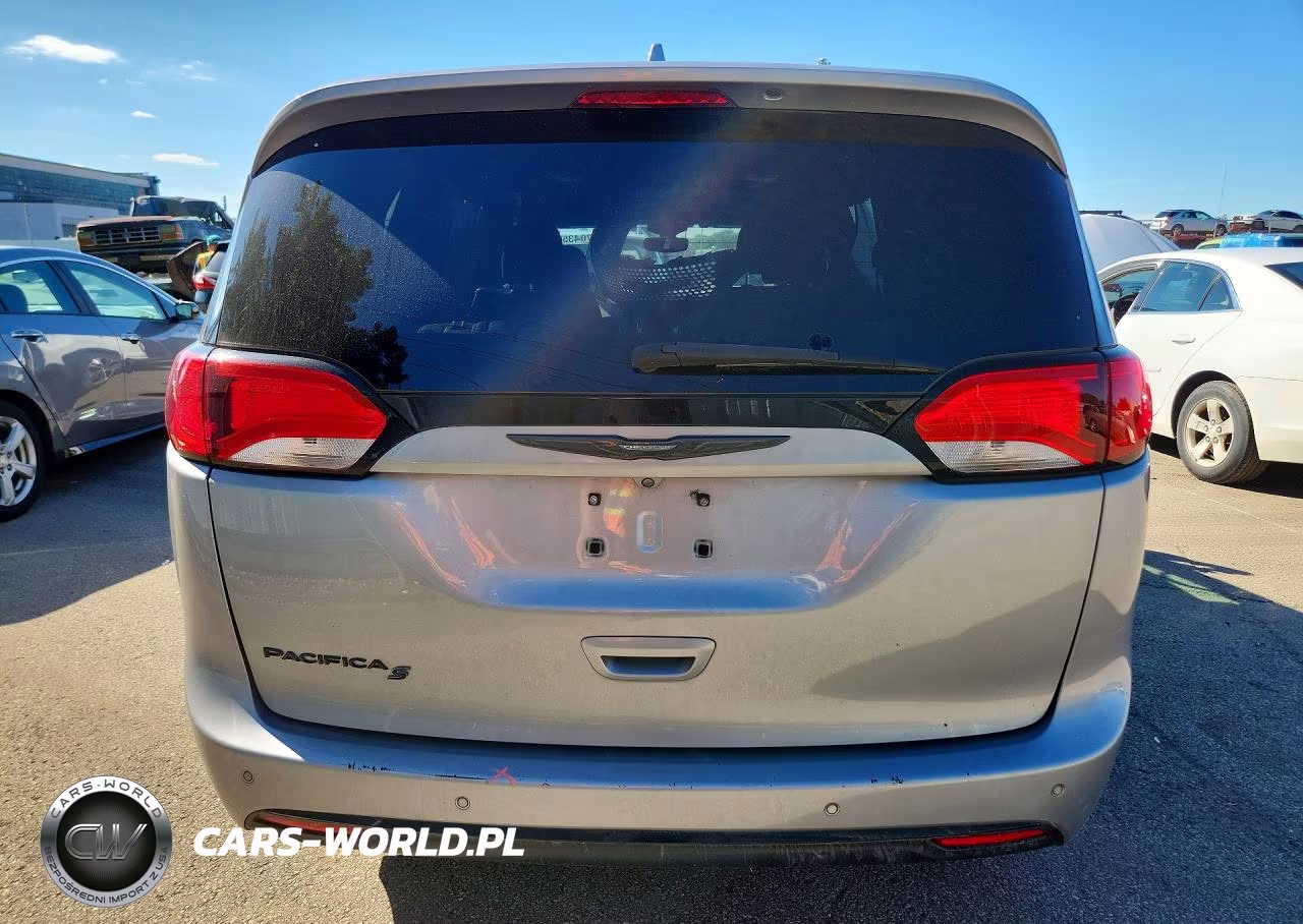 2019 Chrysler Pacifica Touring Plus VIN:2C4RC1FG1KR681402 - 6