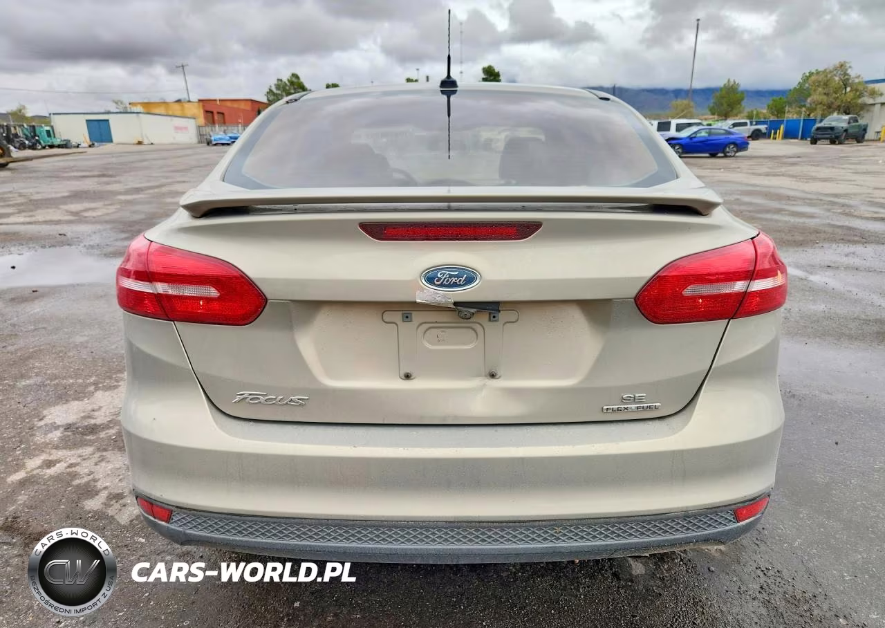 2015 Ford Focus Se VIN:1FADP3F25FL287212 - 6