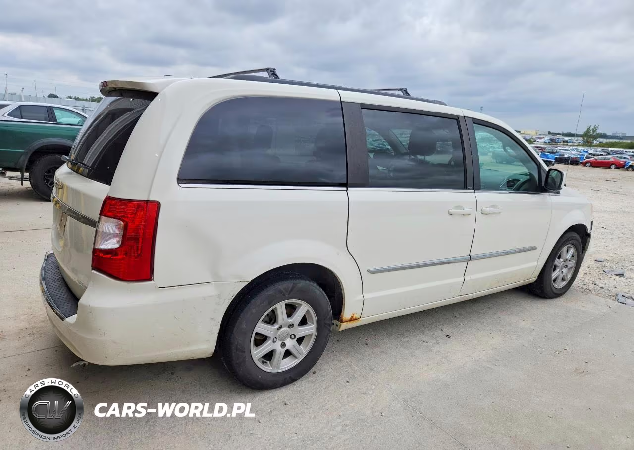 2013 Chrysler Town & Country Touring VIN:2C4RC1BG0DR554844 - 3