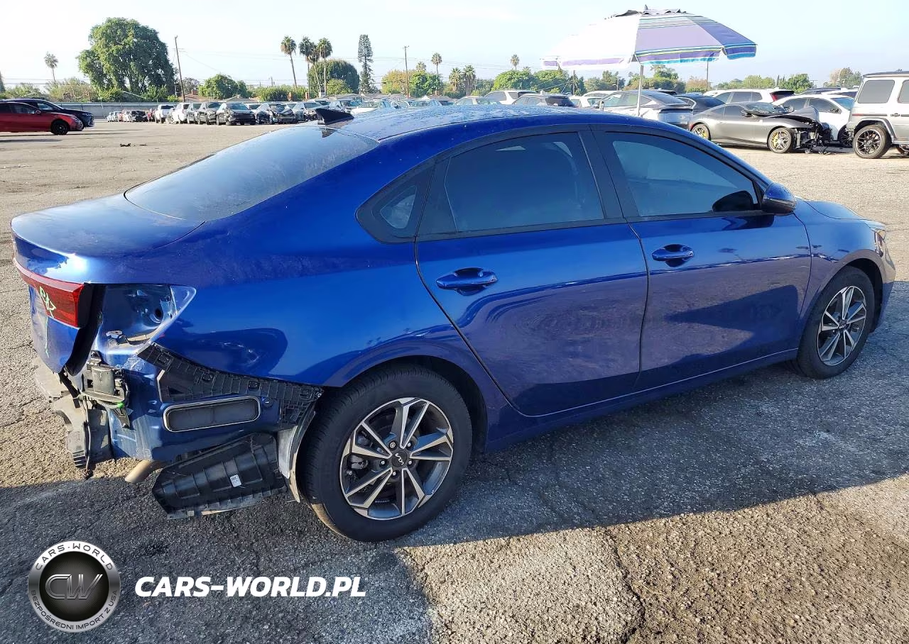 2023 Kia Forte Lxs VIN:3KPF24AD0PE559577 - 3