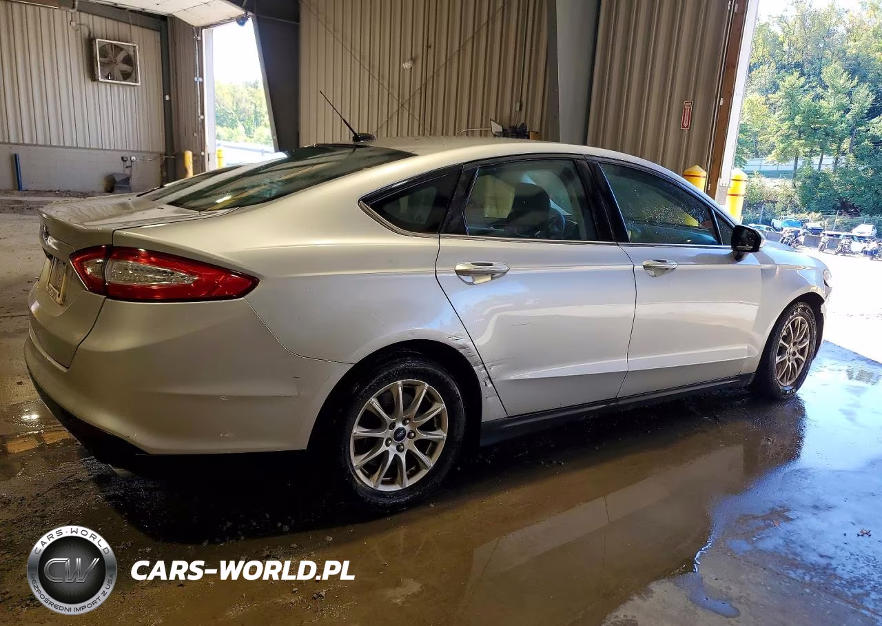 2015 Ford Fusion S VIN:3FA6P0G71FR302405 - 3