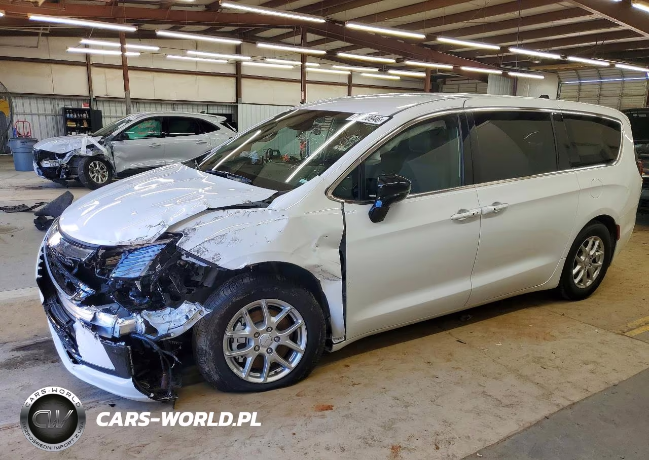 2027 Chrysler Pacifica Select