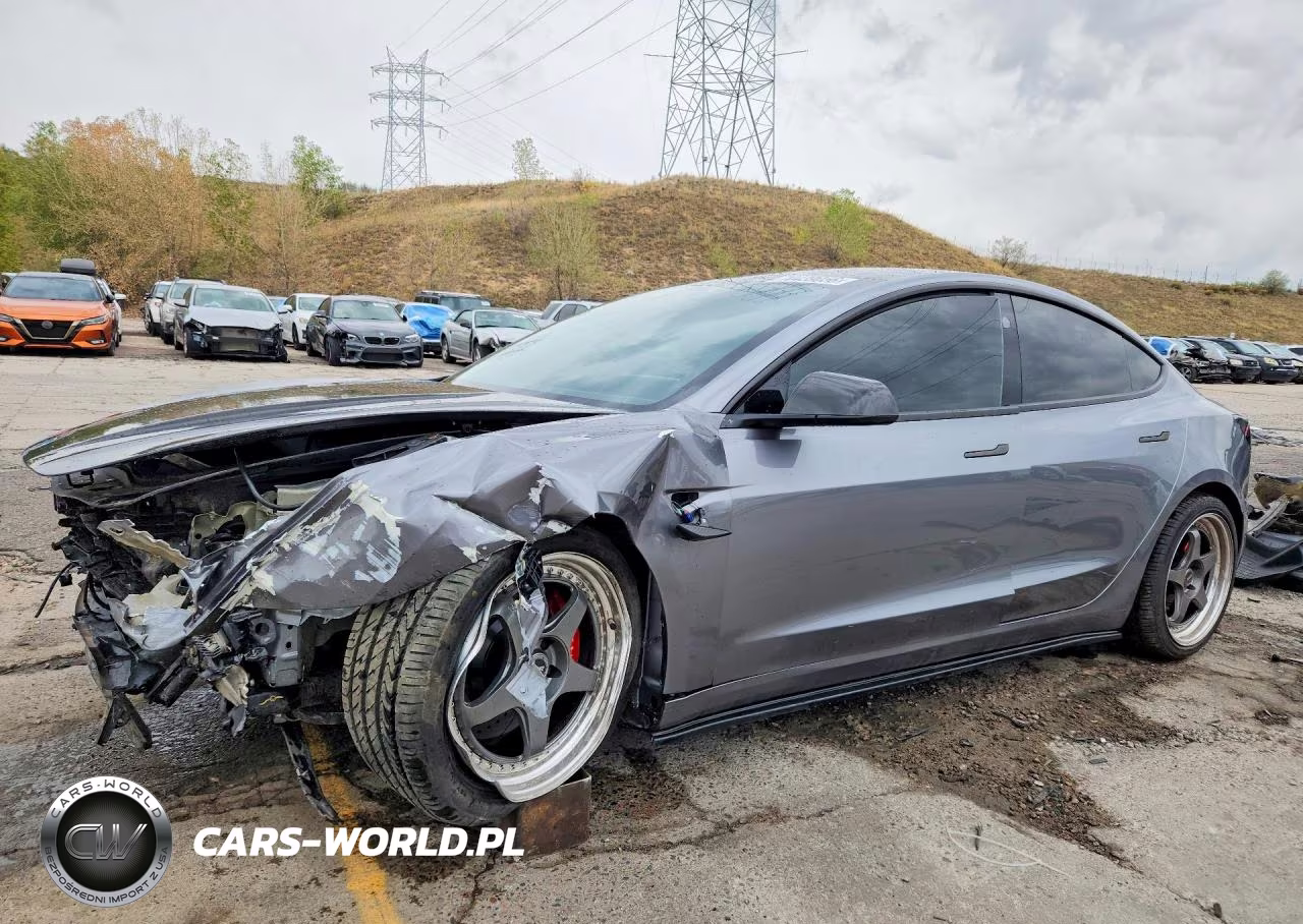 2025 Tesla Model 3 VIN:5YJ3E1ET9SF938686 - 1