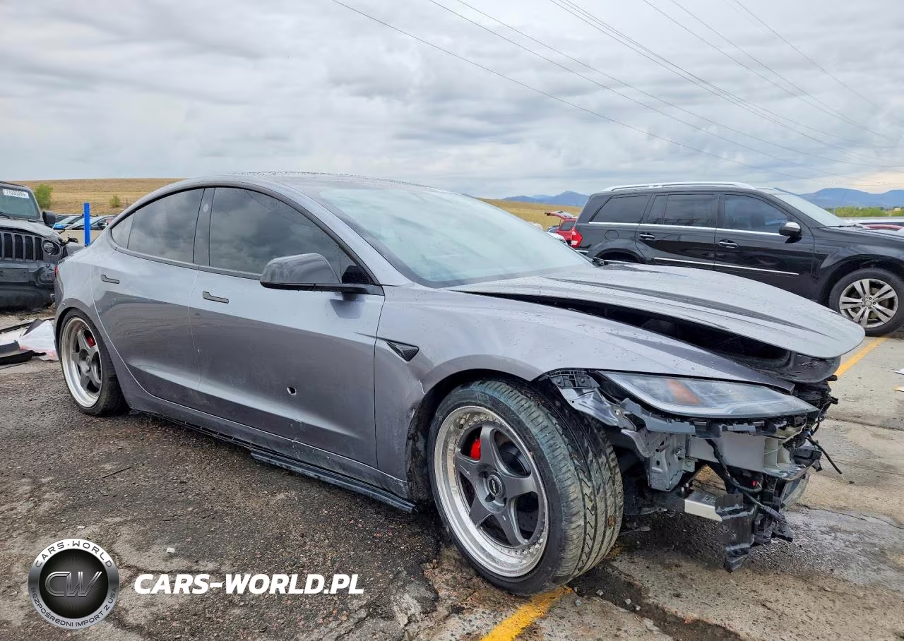 2025 Tesla Model 3 VIN:5YJ3E1ET9SF938686 - 4