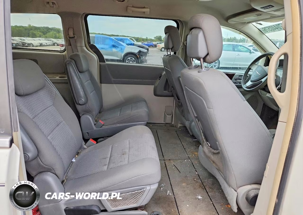 2010 Chrysler Town & Country Touring VIN:2A4RR5D13AR450739 - 11