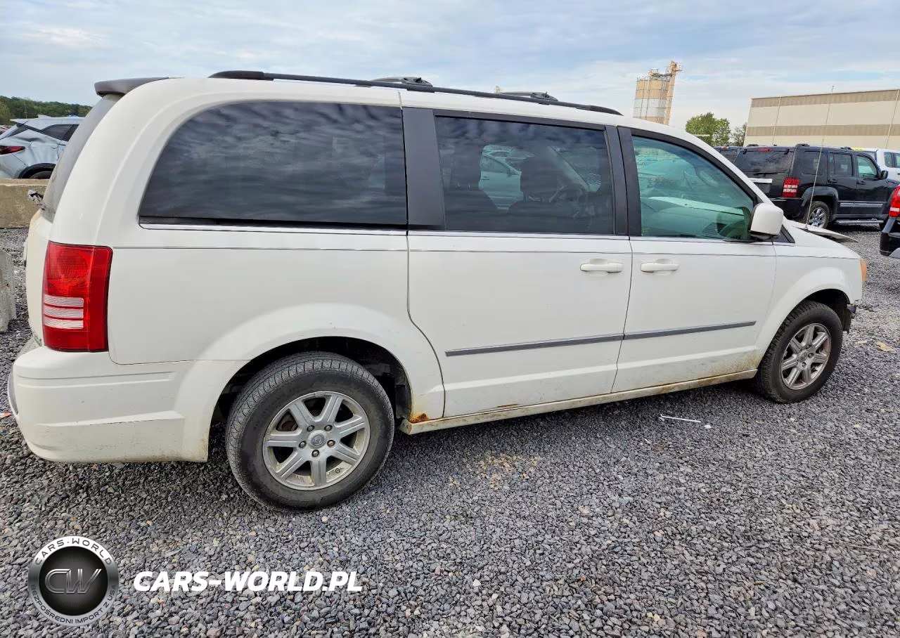 2010 Chrysler Town & Country Touring VIN:2A4RR5D13AR450739 - 3