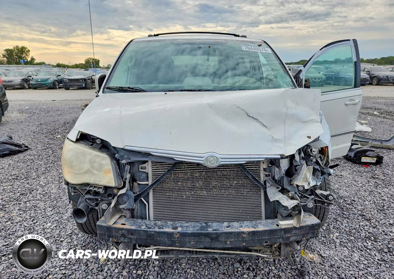 2010 Chrysler Town & Country Touring VIN:2A4RR5D13AR450739 - 5