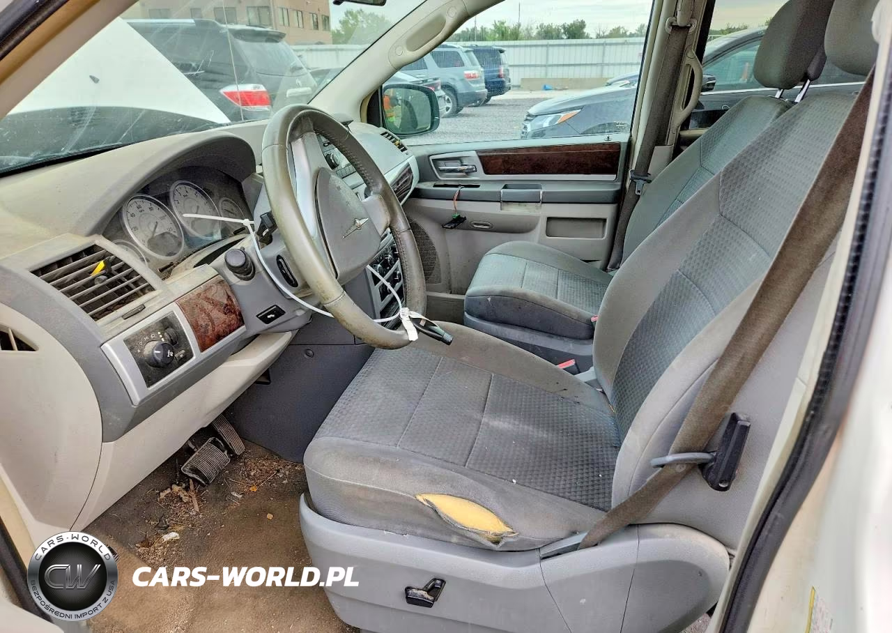 2010 Chrysler Town & Country Touring VIN:2A4RR5D13AR450739 - 7