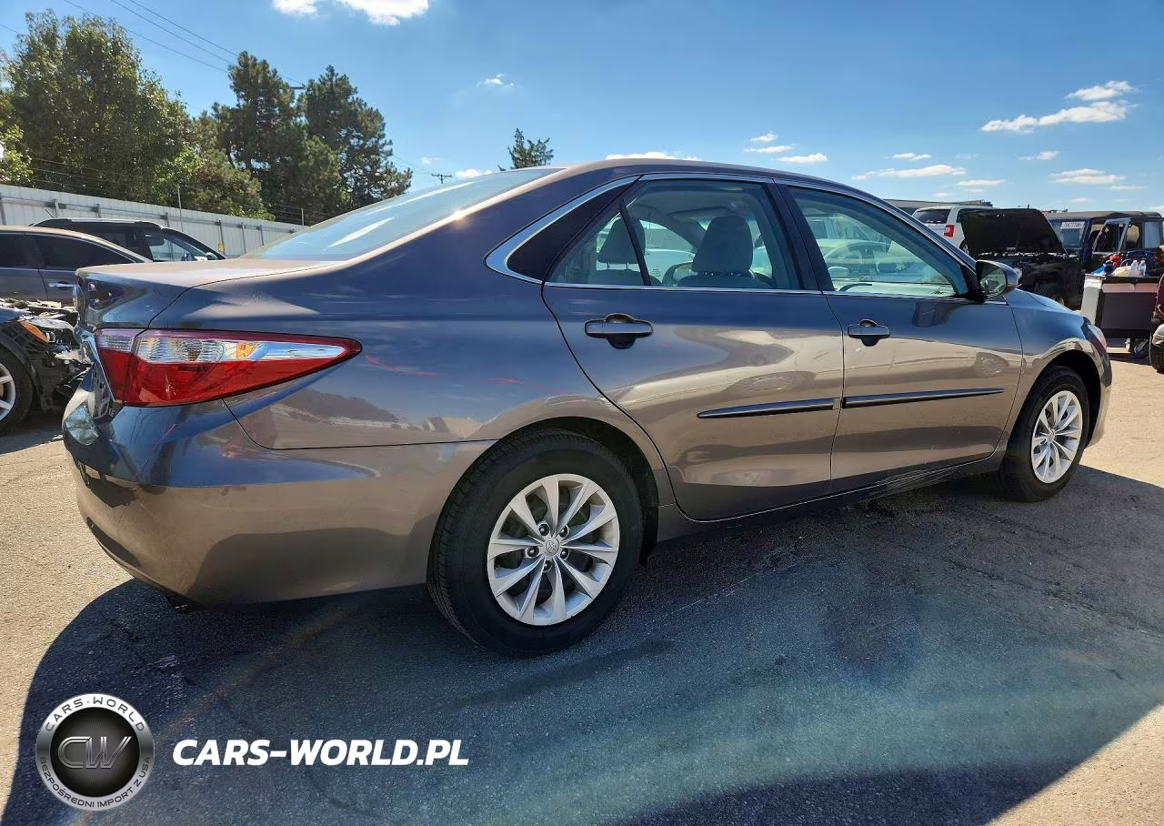 2017 Toyota Camry Le VIN:4T1BF1FK8HU667940 - 3