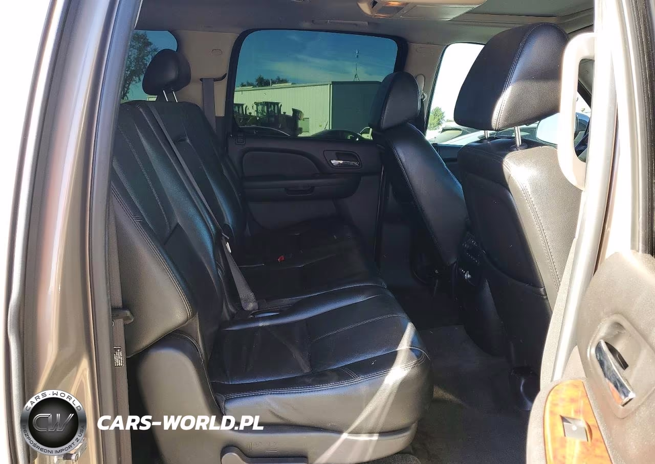 2007 Chevrolet Suburban C1500 VIN:1GNFC16J57R221453 - 11