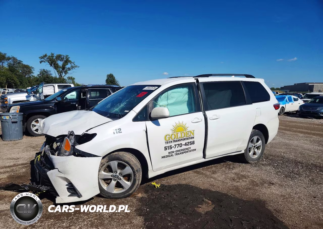 2018 Toyota Sienna Le – zdjęcie 1 z 13