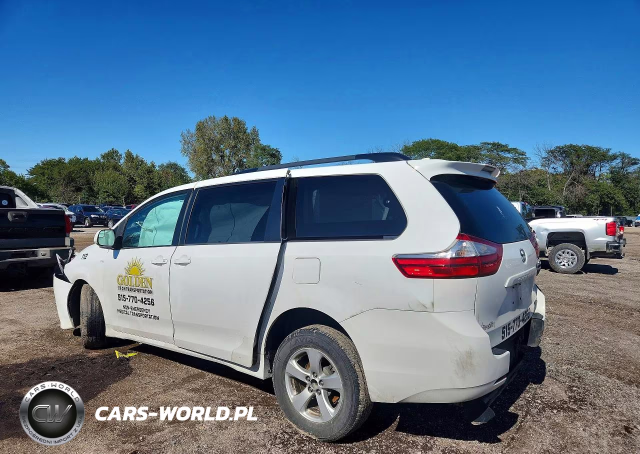 2018 Toyota Sienna Le VIN:5TDKZ3DC8JS903371 - 2