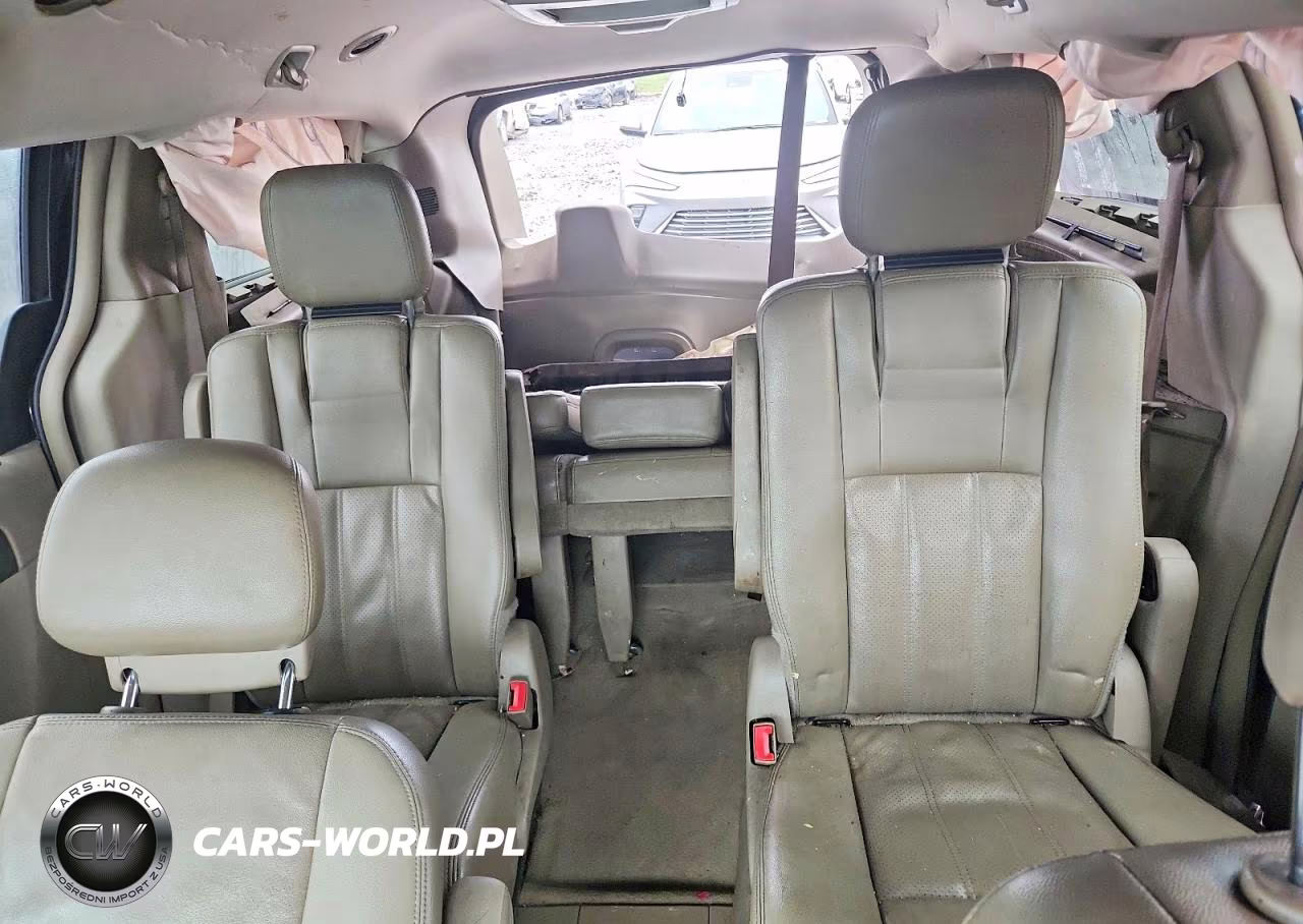 2014 Chrysler Town-Country VIN:2C4RC1CG5ER231812 - 10