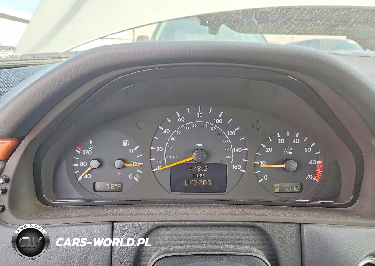 2000 Mercedes-Benz E 320 VIN:WDBJF65J3YB114676 - 9