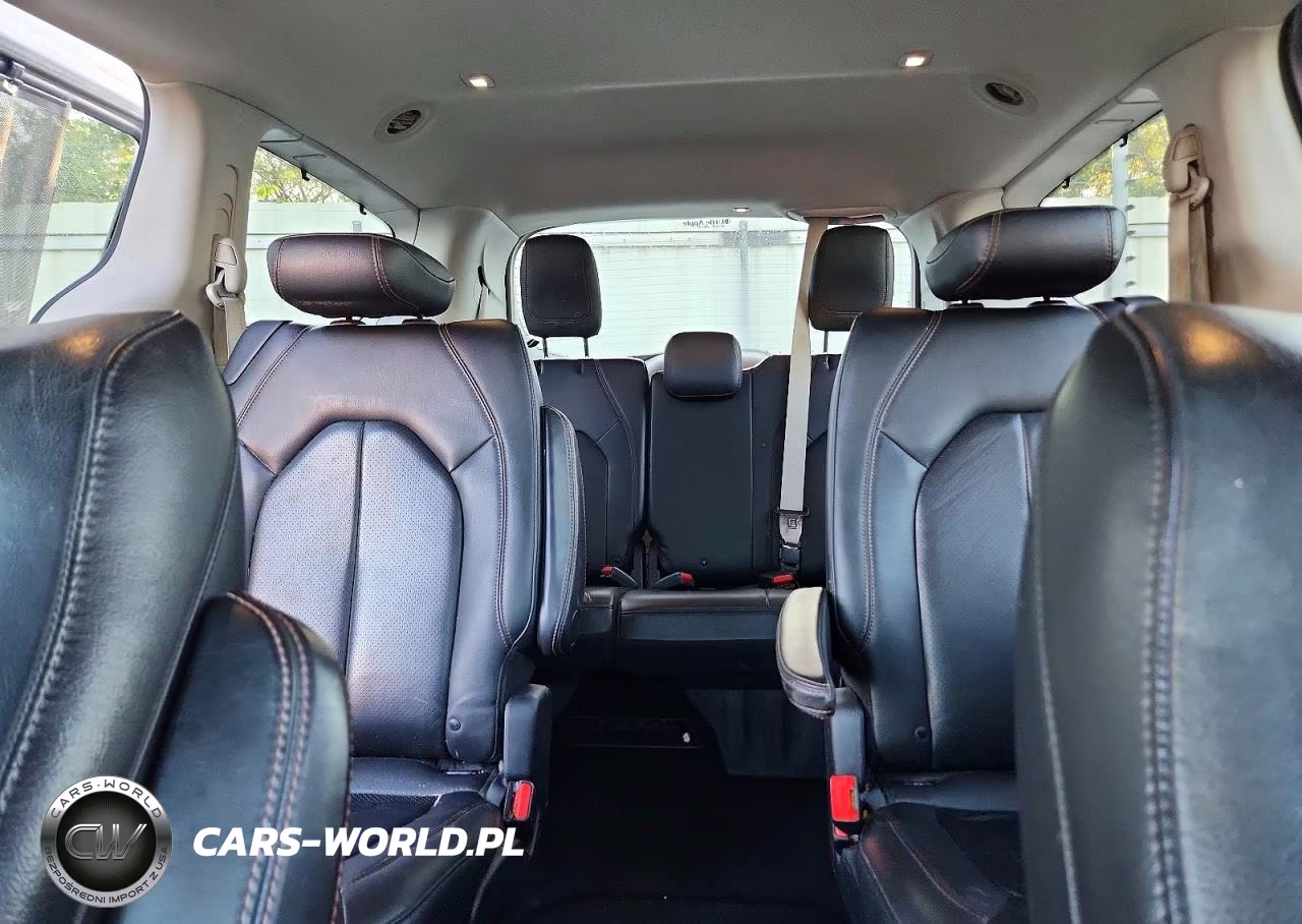 2019 Chrysler Pacifica Touring L VIN:2C4RC1BG2KR537654 - 10