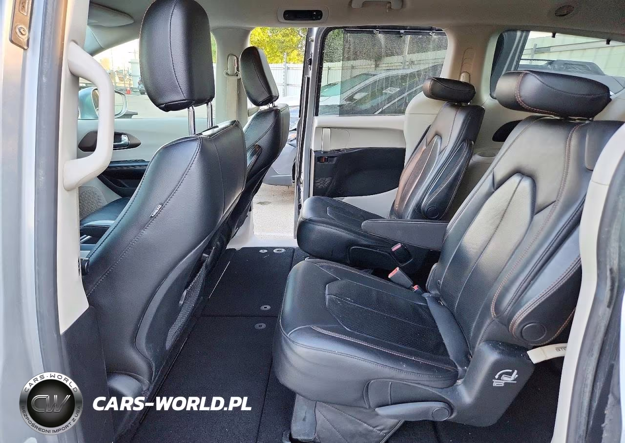 2019 Chrysler Pacifica Touring L VIN:2C4RC1BG2KR537654 - 11