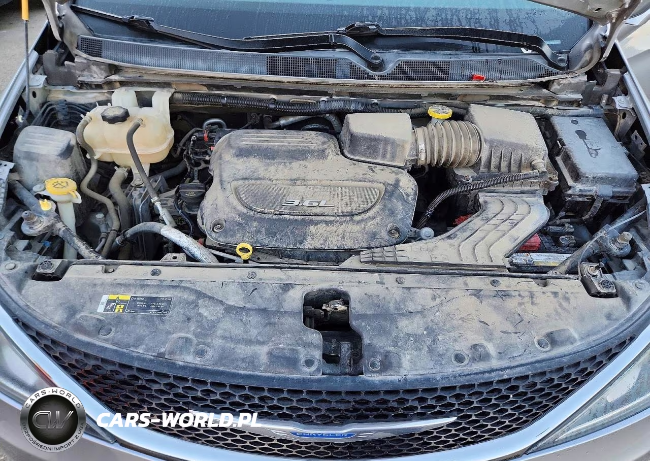2019 Chrysler Pacifica Touring L VIN:2C4RC1BG2KR537654 - 12