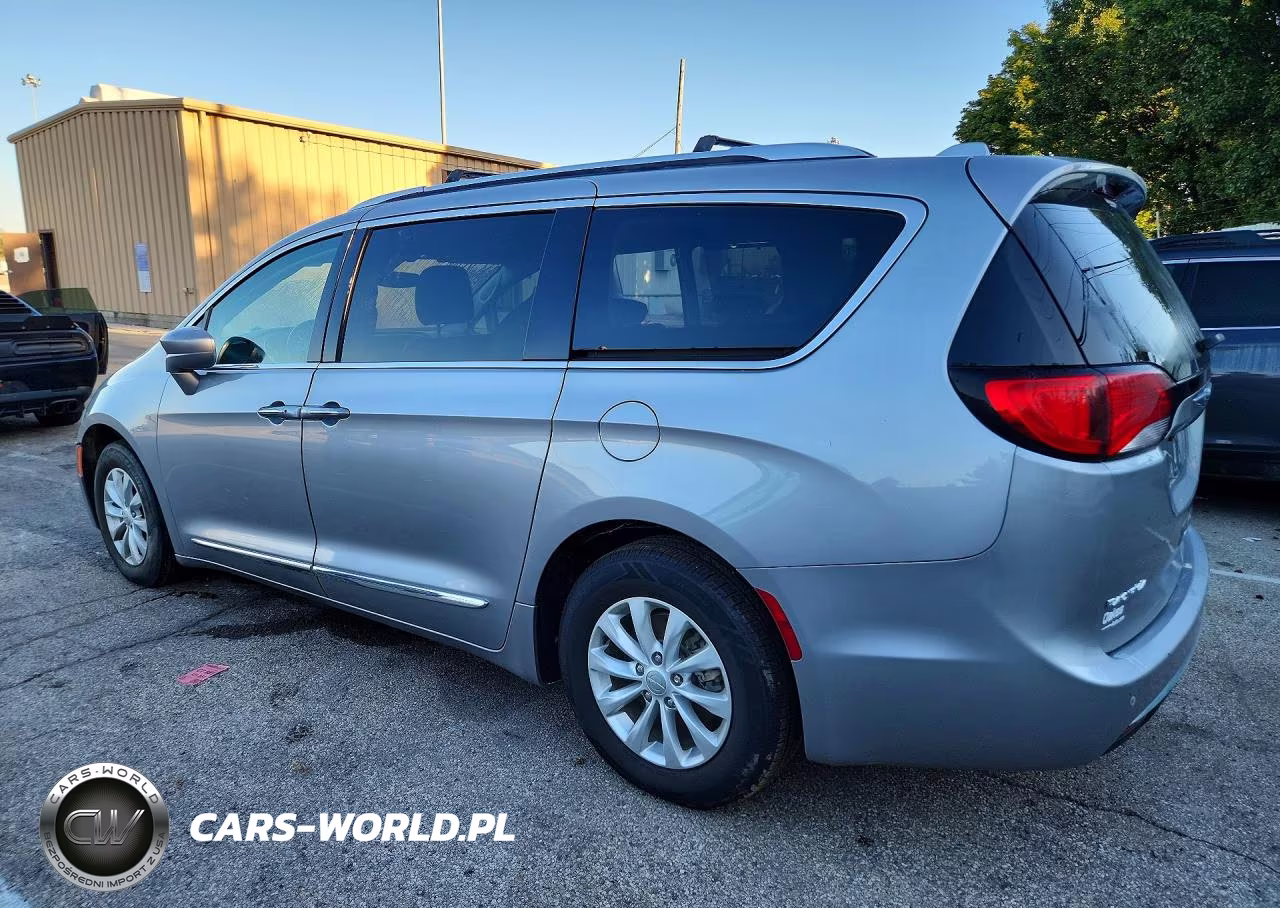 2019 Chrysler Pacifica Touring L VIN:2C4RC1BG2KR537654 - 2