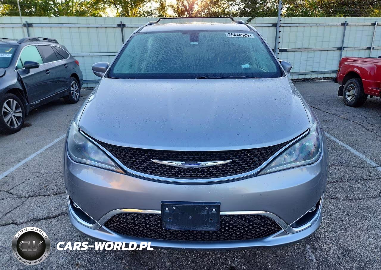 2019 Chrysler Pacifica Touring L VIN:2C4RC1BG2KR537654 - 5