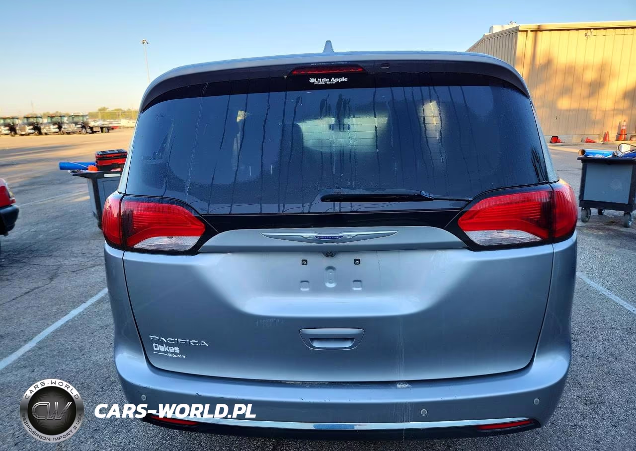 2019 Chrysler Pacifica Touring L VIN:2C4RC1BG2KR537654 - 6