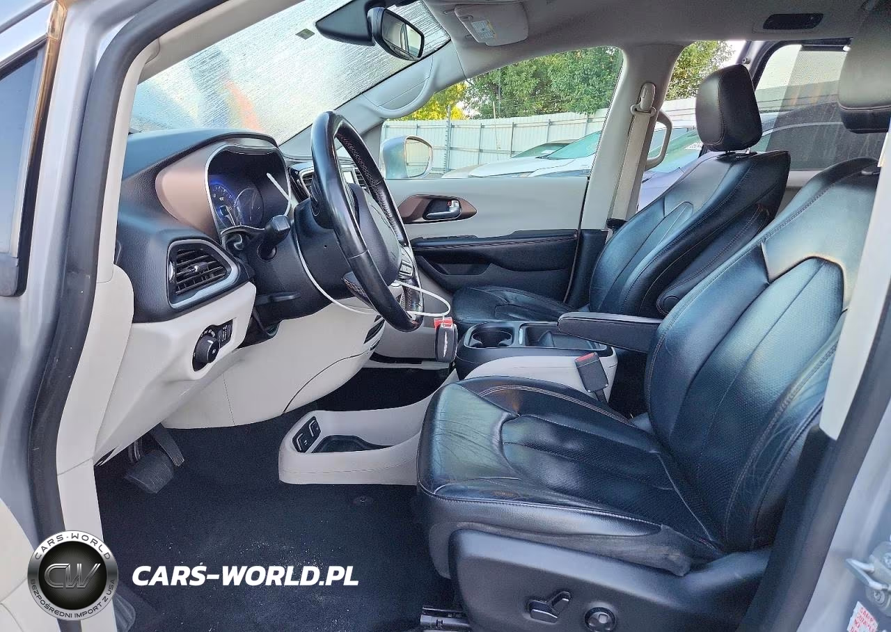 2019 Chrysler Pacifica Touring L VIN:2C4RC1BG2KR537654 - 7