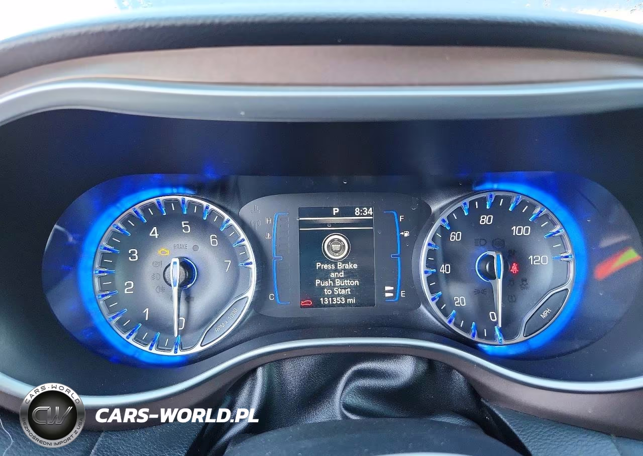 2019 Chrysler Pacifica Touring L VIN:2C4RC1BG2KR537654 - 9