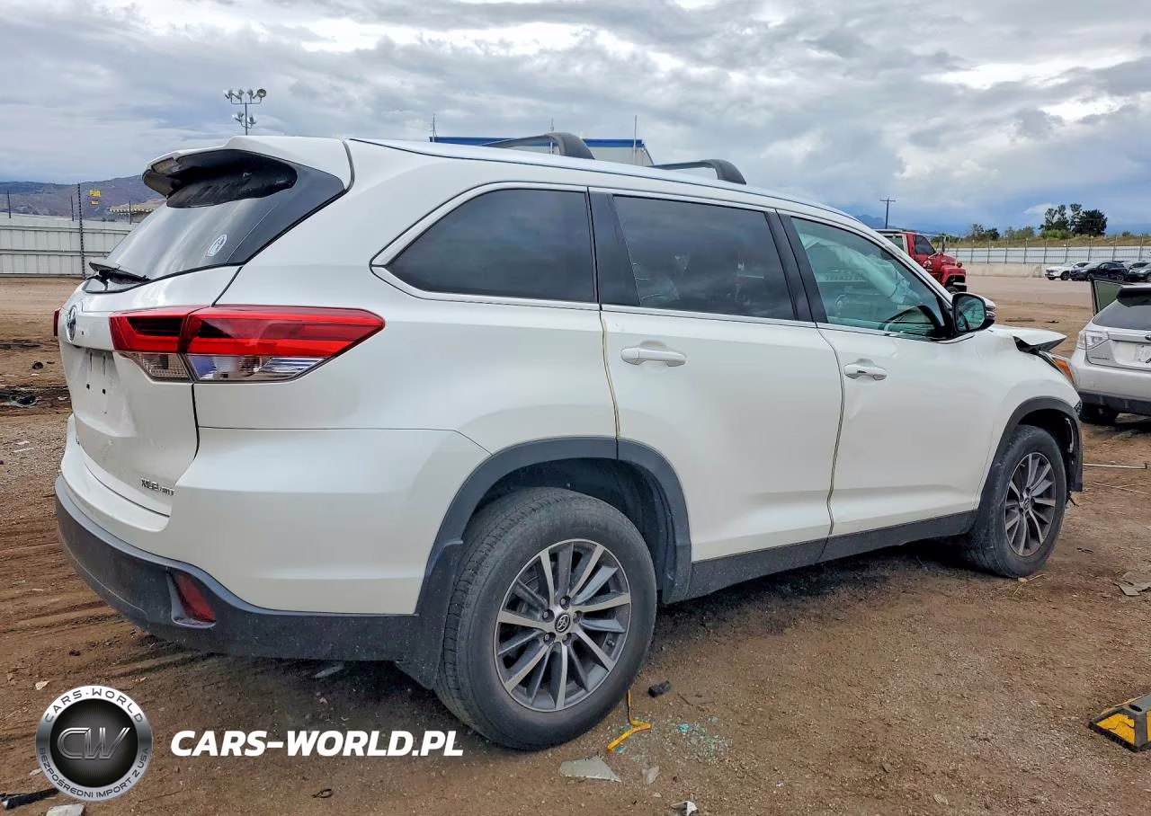2019 Toyota Highlander Xle VIN:5TDJZRFH7KS725655 - 3