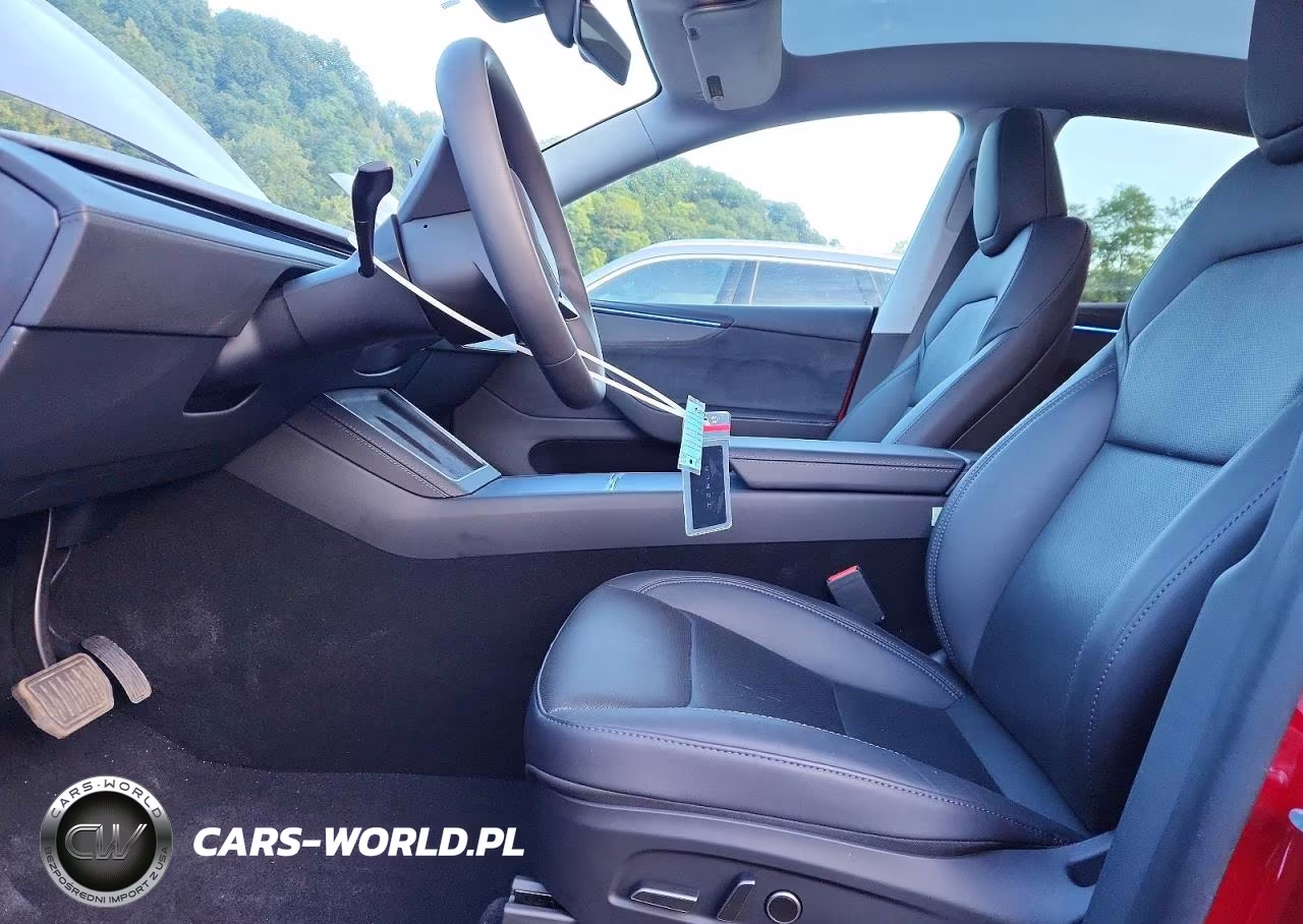 2026 Tesla Model Y VIN:7SAYGDEE6TF449136 - 7