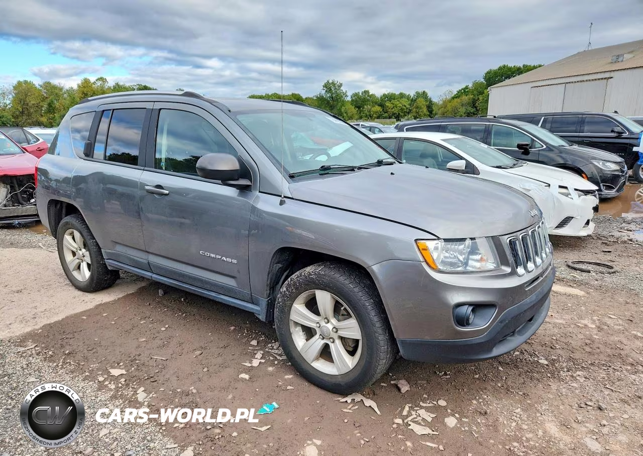 2012 Jeep Compass Latitude VIN:1C4NJDEB5CD514346 - 4