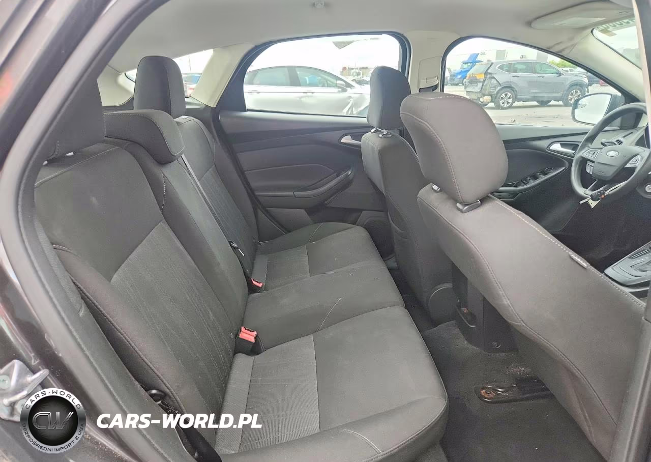 2015 Ford Focus Se VIN:1FADP3K27FL252063 - 10