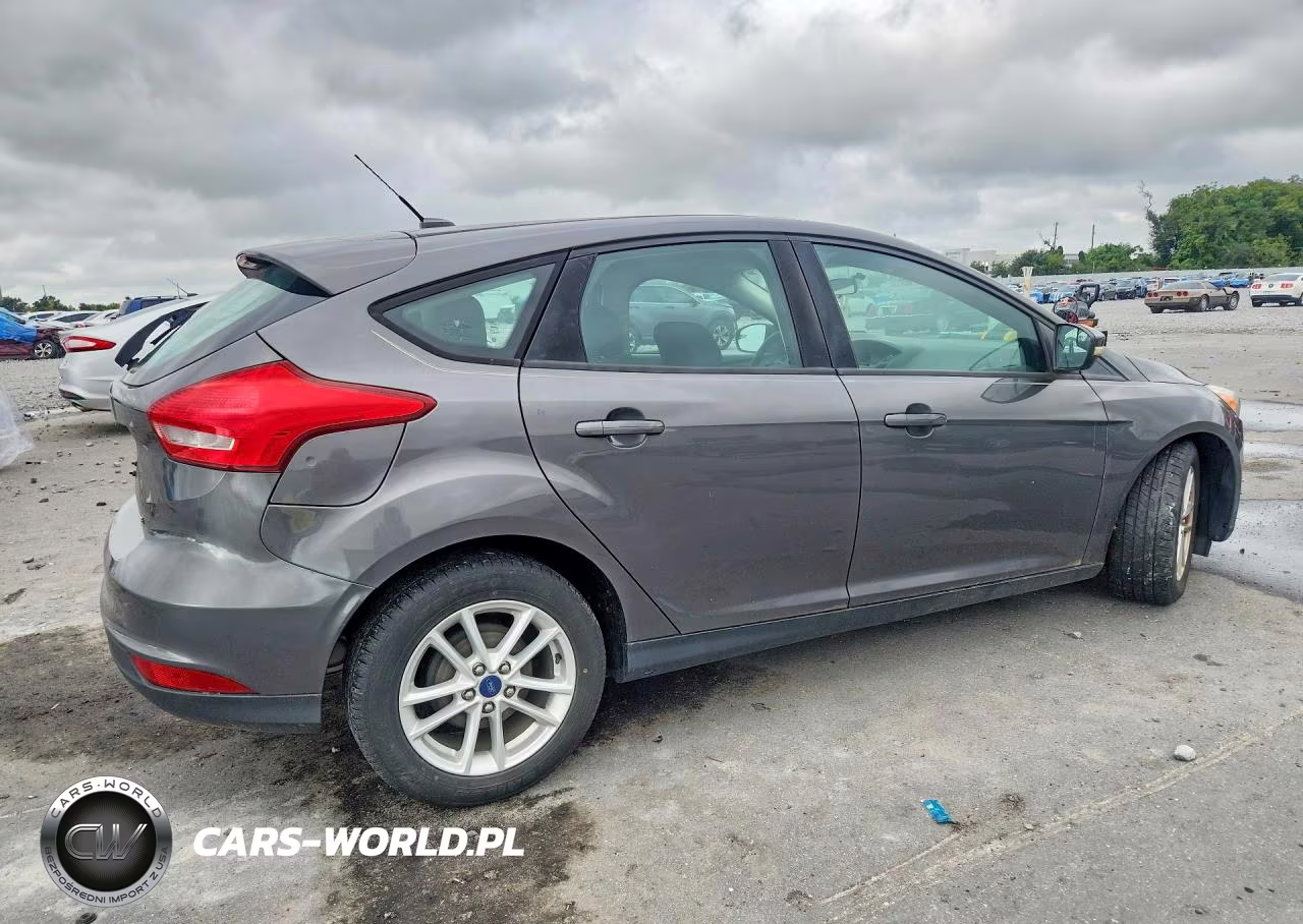 2015 Ford Focus Se VIN:1FADP3K27FL252063 - 3