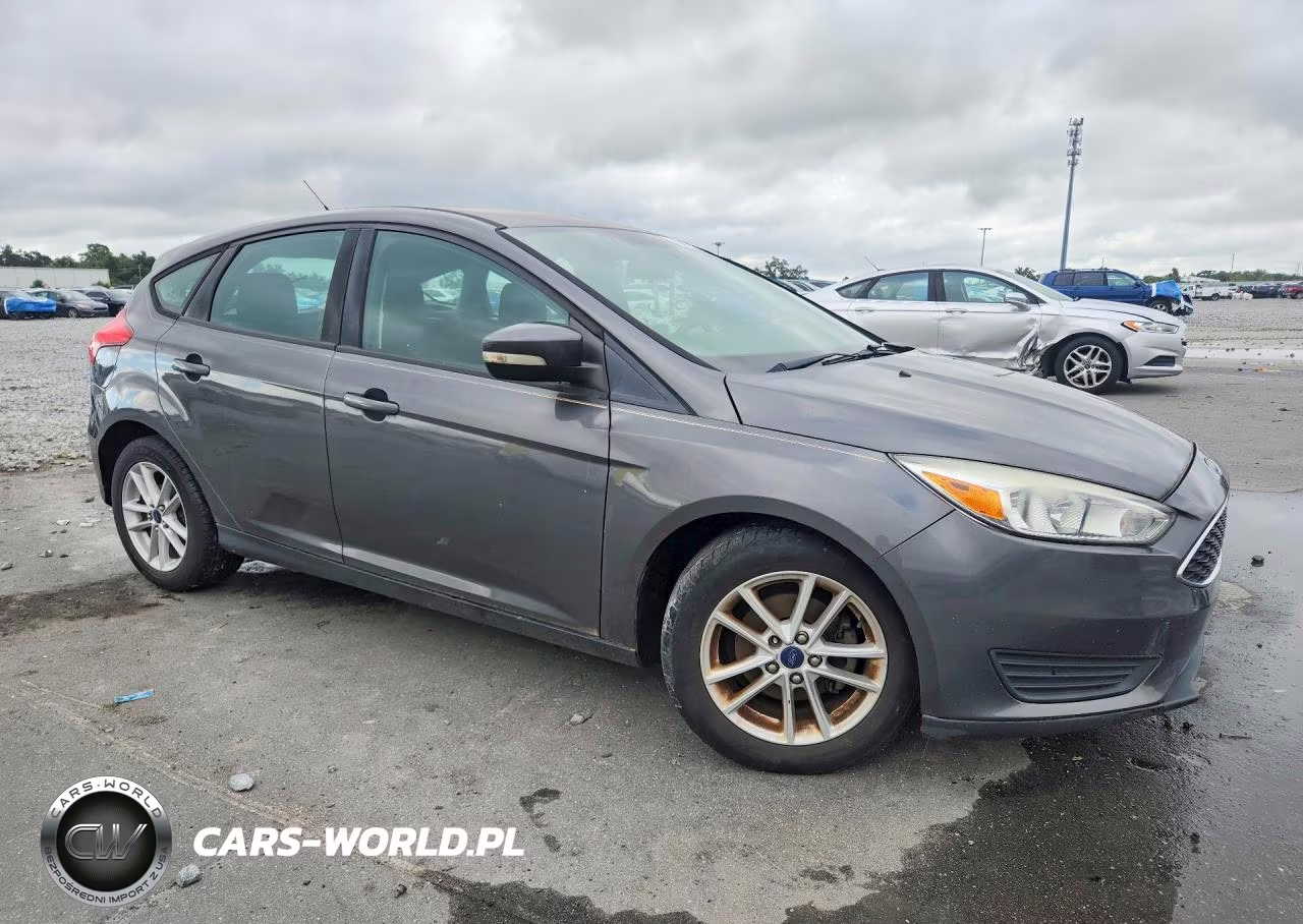 2015 Ford Focus Se VIN:1FADP3K27FL252063 - 4